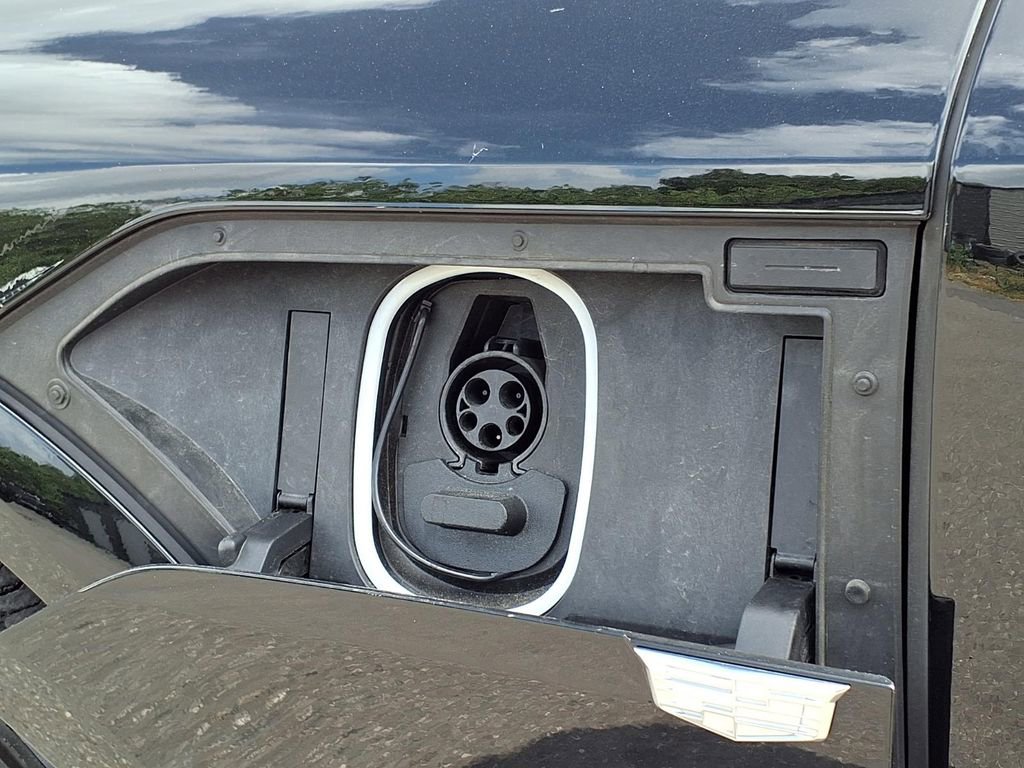 Used 2024 Cadillac Lyriq Tech w/ Driver Assist Package AWD/4WD image 21