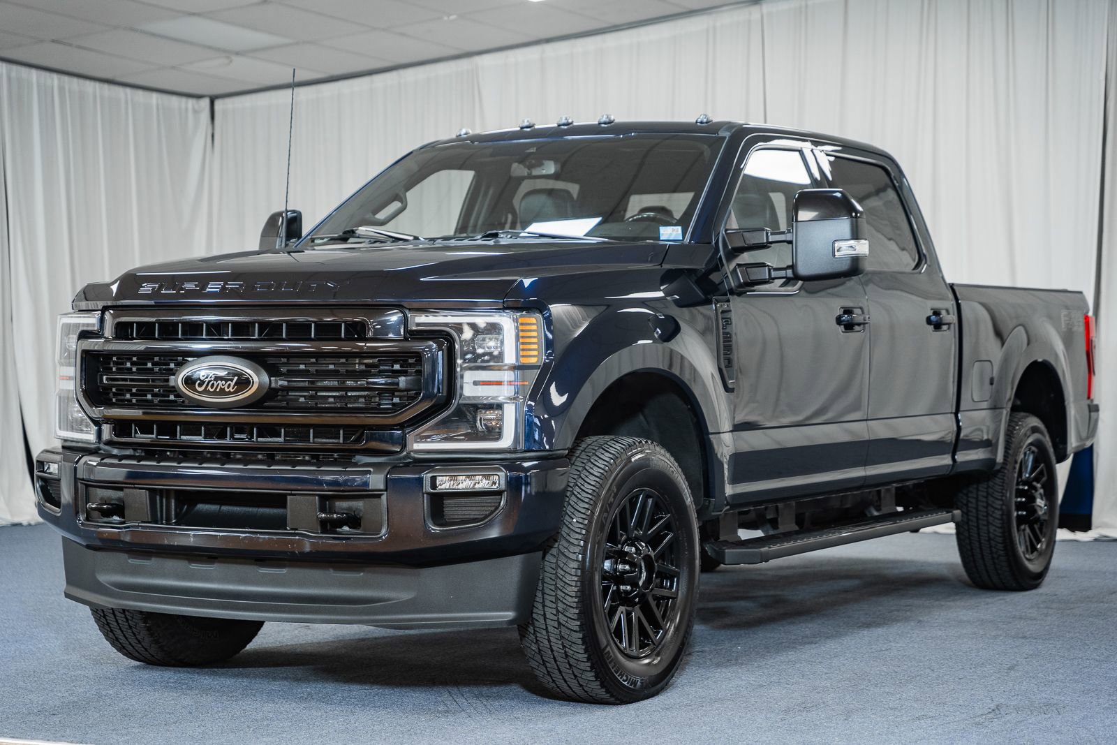 Used 2022 Ford F250 Lariat w/ Black Appearance Pkg image 3