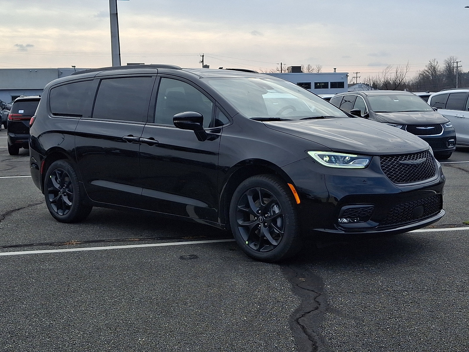 New 2026 Chrysler Pacifica Limited w/ S Appearance Package
