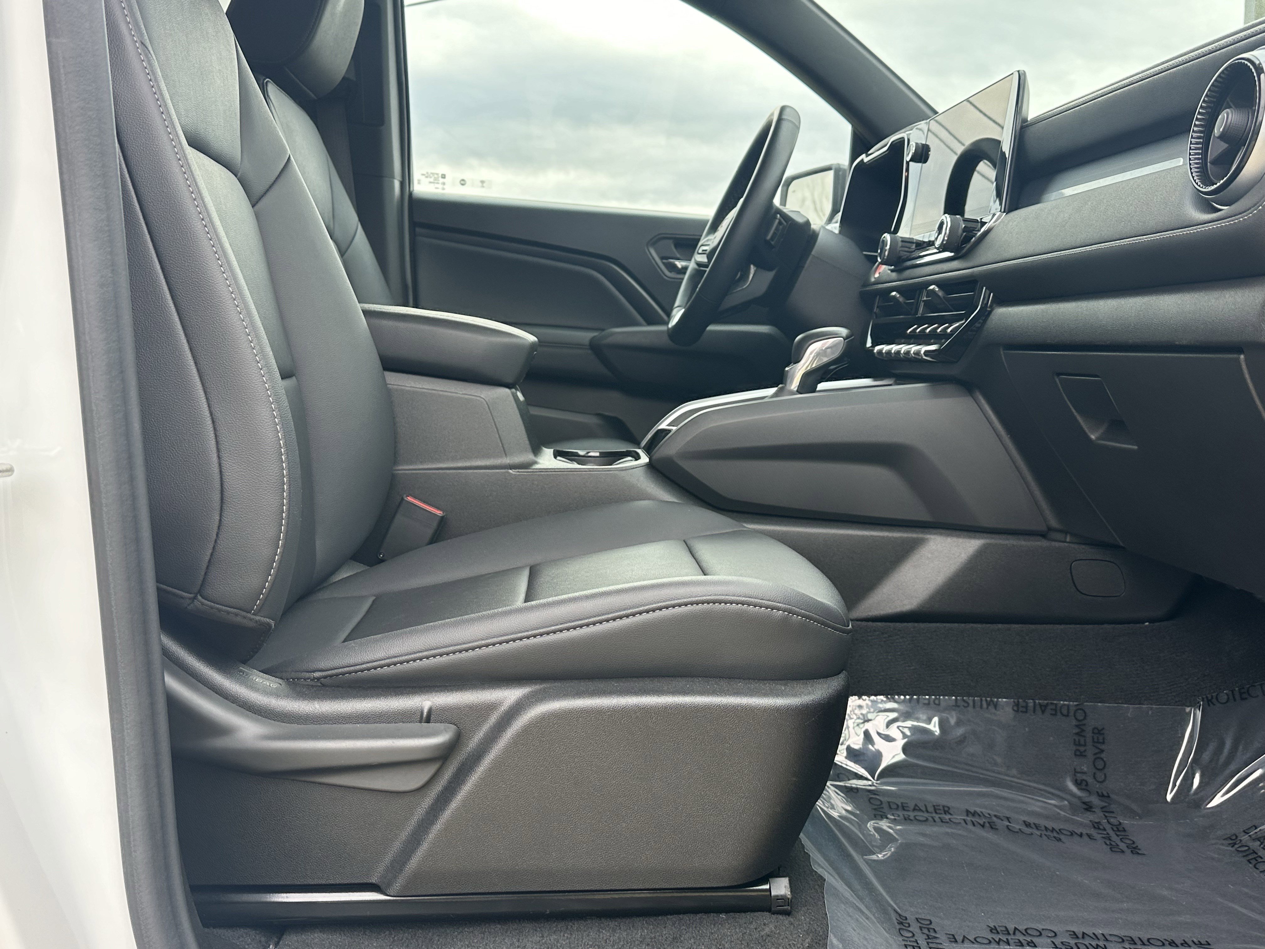 Used 2024 Chevrolet Colorado LT w/ LT Convenience Package III image 16