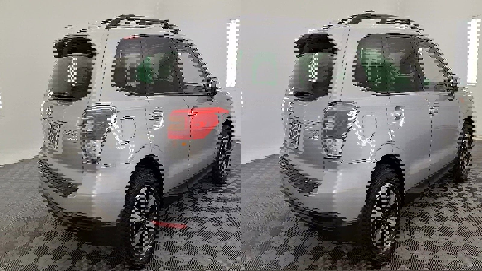 Used 2017 Subaru Forester 2.5i Premium w/ Protection Package #1 AWD/4WD image 4