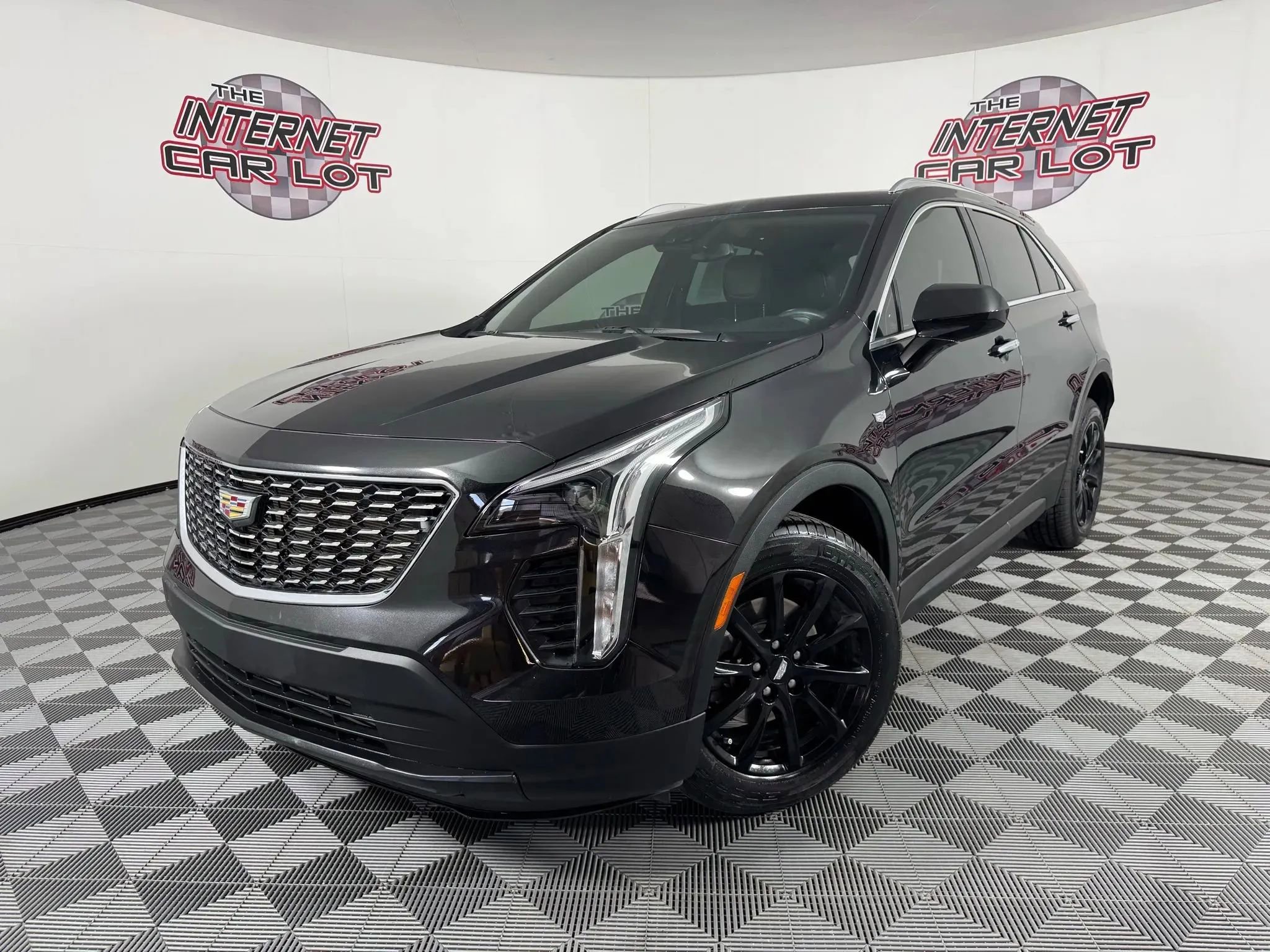 Used 2023 Cadillac XT4 Luxury w/ Cold Weather Package image 1