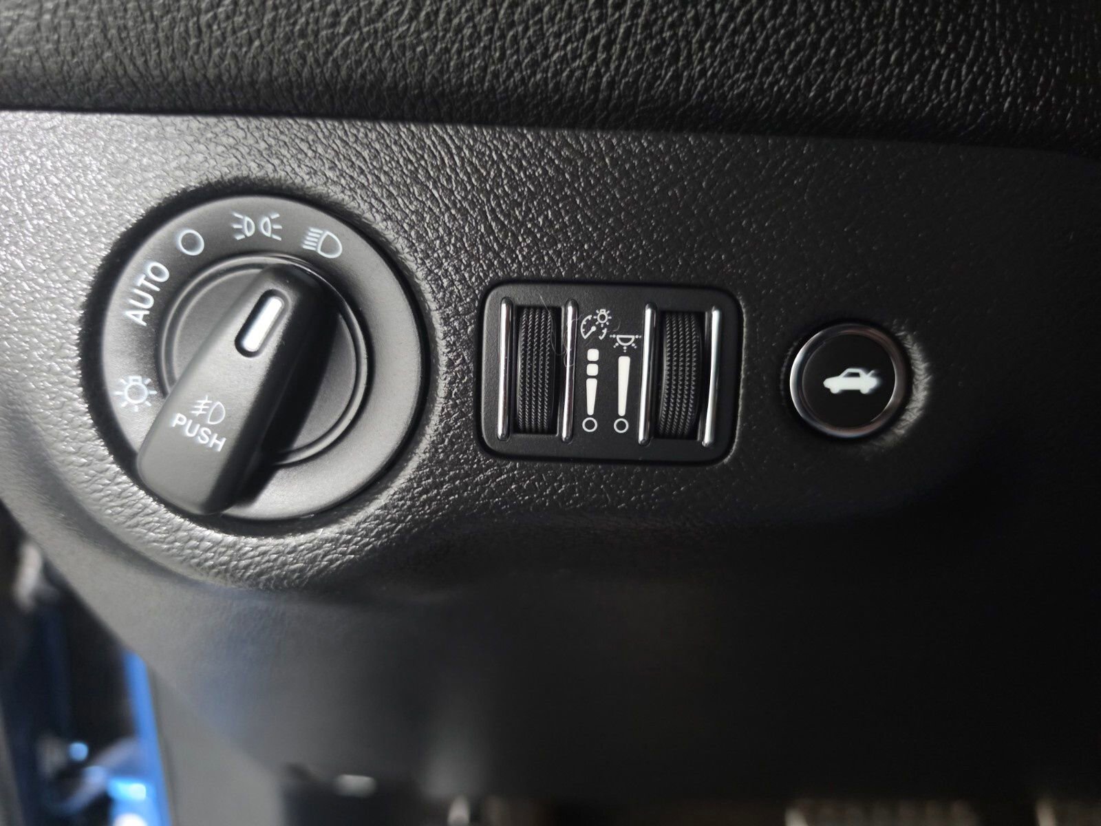 Used 2022 Dodge Challenger R/T w/ Driver Convenience Group image 34