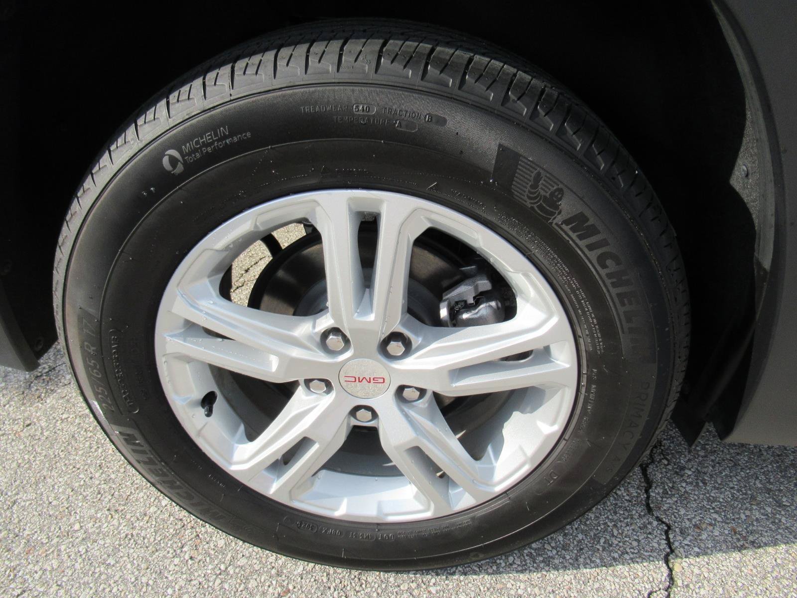 Used 2024 GMC Terrain SLE w/ Driver Convenience Package FWD image 8