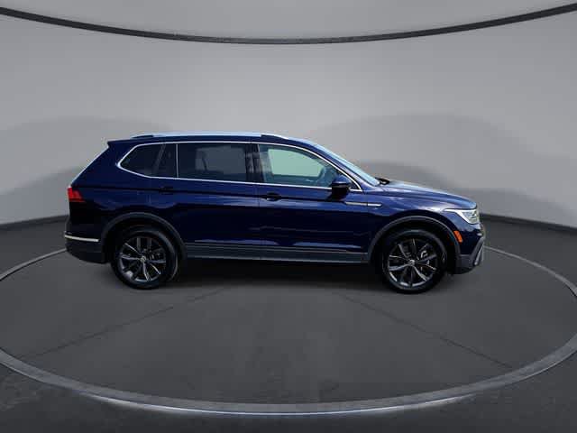 Used 2022 Volkswagen Tiguan SE w/ Panoramic Sunroof Package AWD/4WD image 9