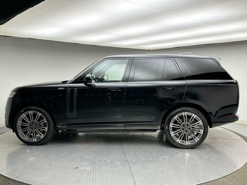 New 2025 Land Rover Range Rover SE image 2