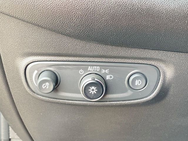 Used 2020 Chevrolet Equinox LT w/ Driver Convenience Package image 17