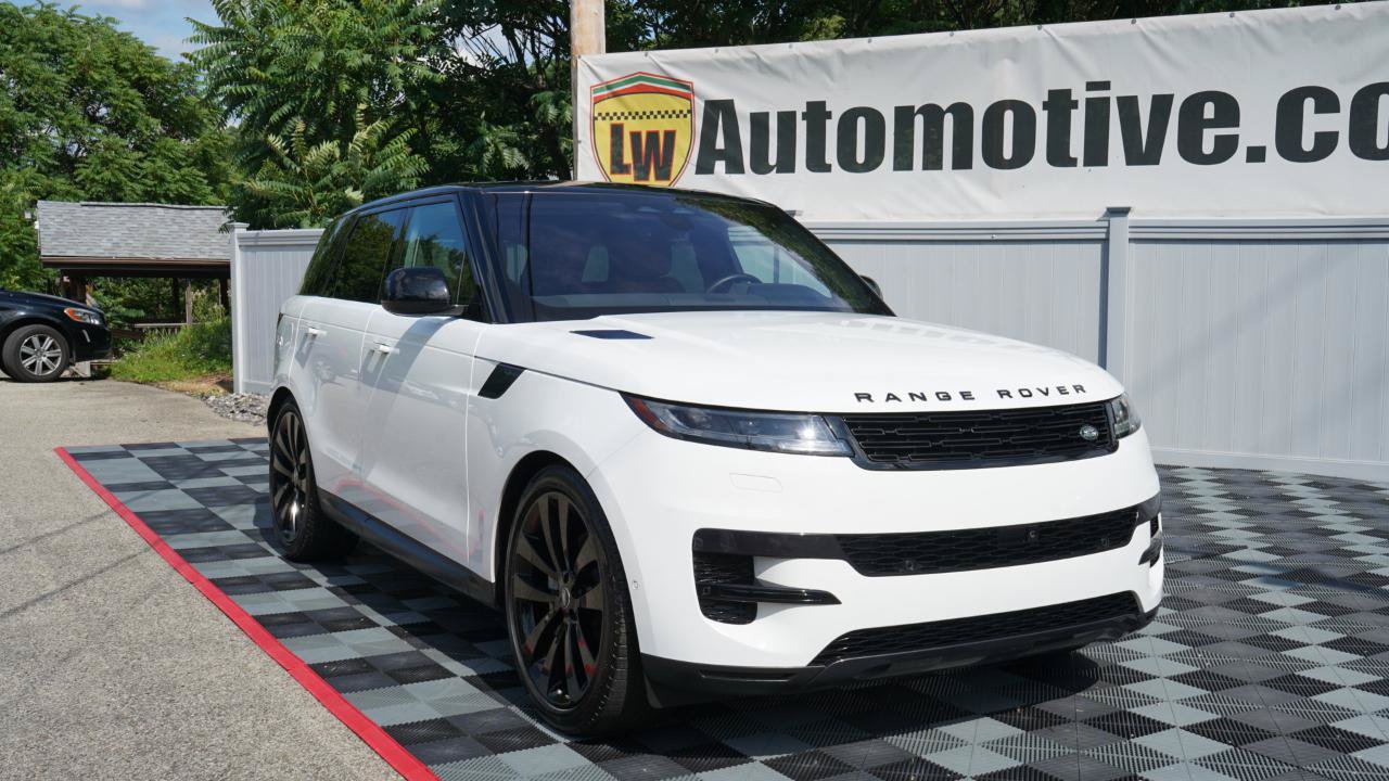 Used 2023 Land Rover Range Rover Sport SE AWD/4WD image 2