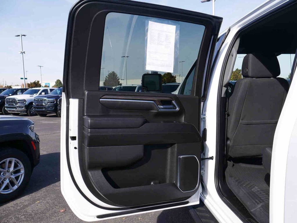 Used 2025 Chevrolet Silverado 3500 LT image 15