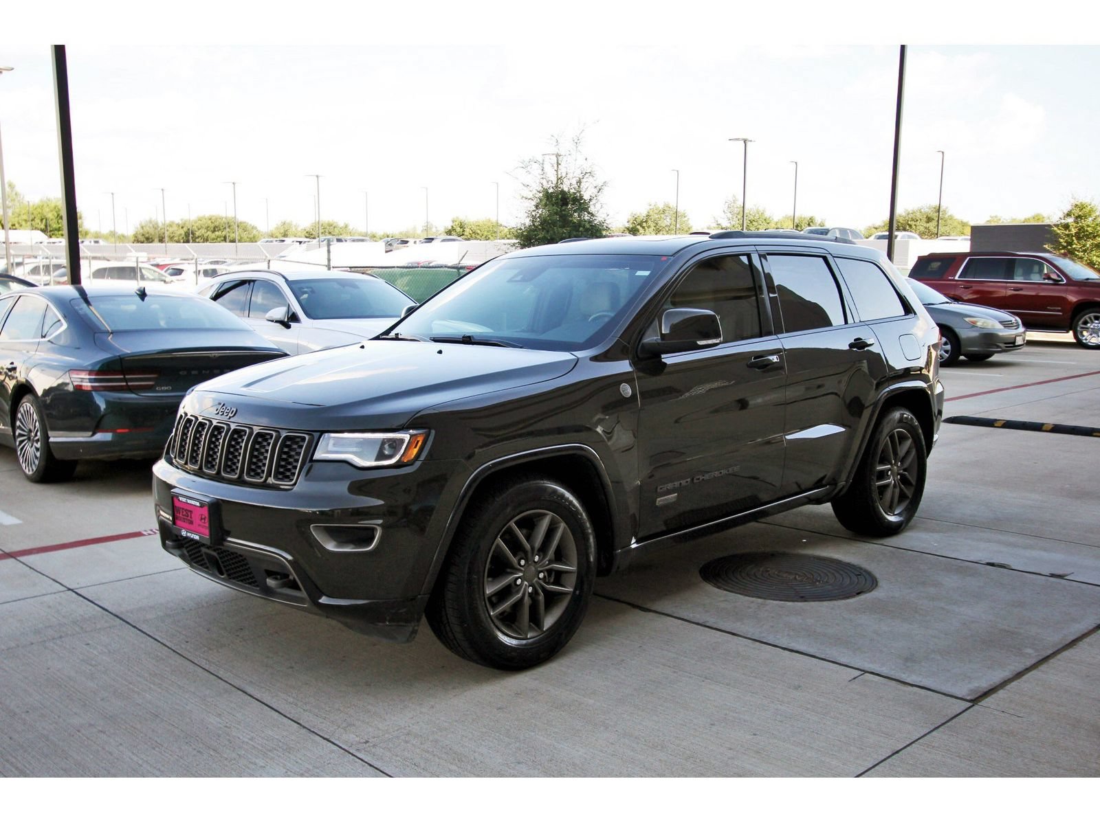 Used 2016 Jeep Grand Cherokee Limited 75th Anniversary AWD/4WD image 3