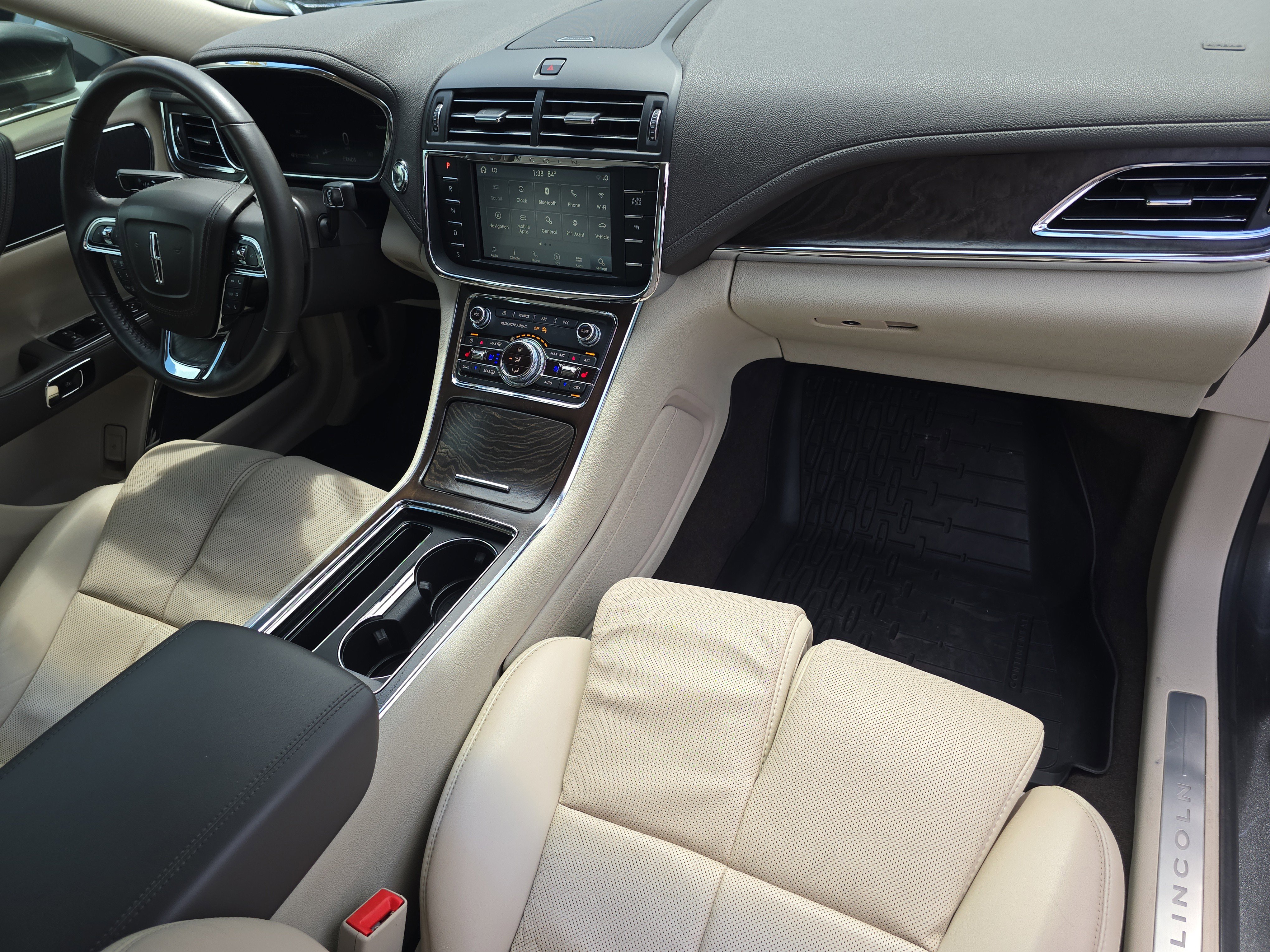 Used 2019 Lincoln Continental Select image 12