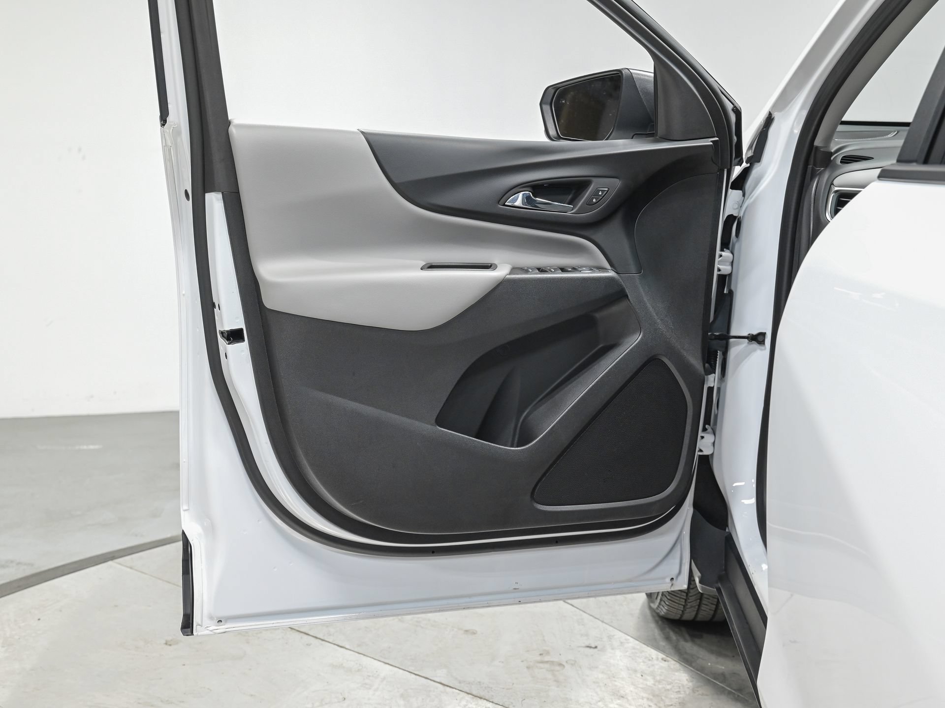 Used 2024 Chevrolet Equinox LS FWD image 12