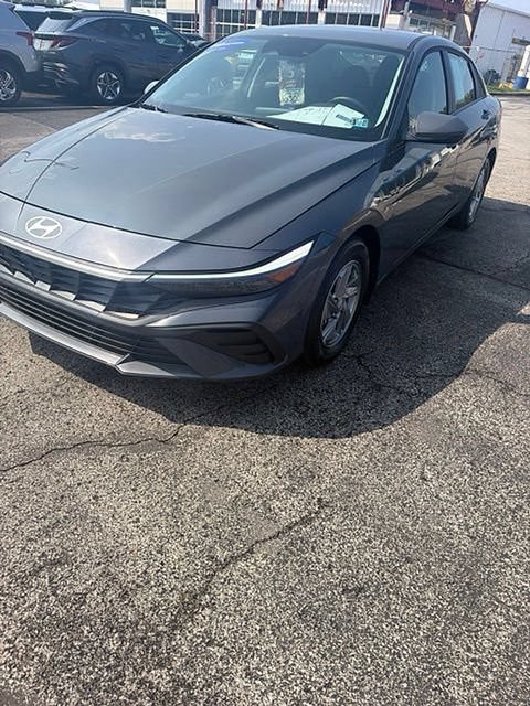 Certified 2026 Hyundai Elantra SE FWD image 3
