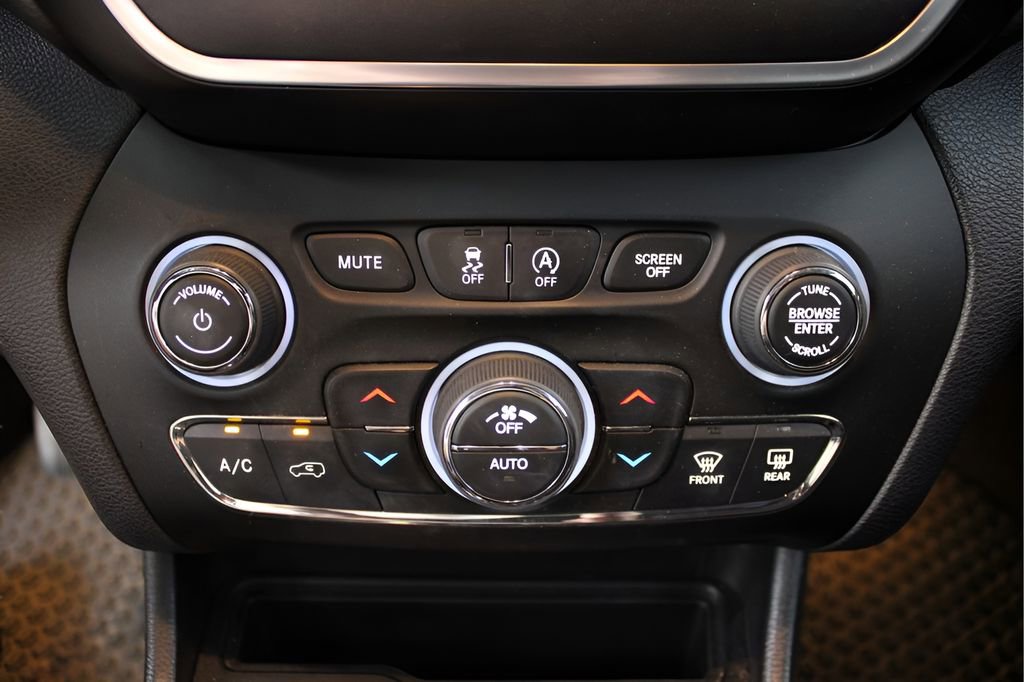 Used 2021 Jeep Cherokee Trailhawk image 35