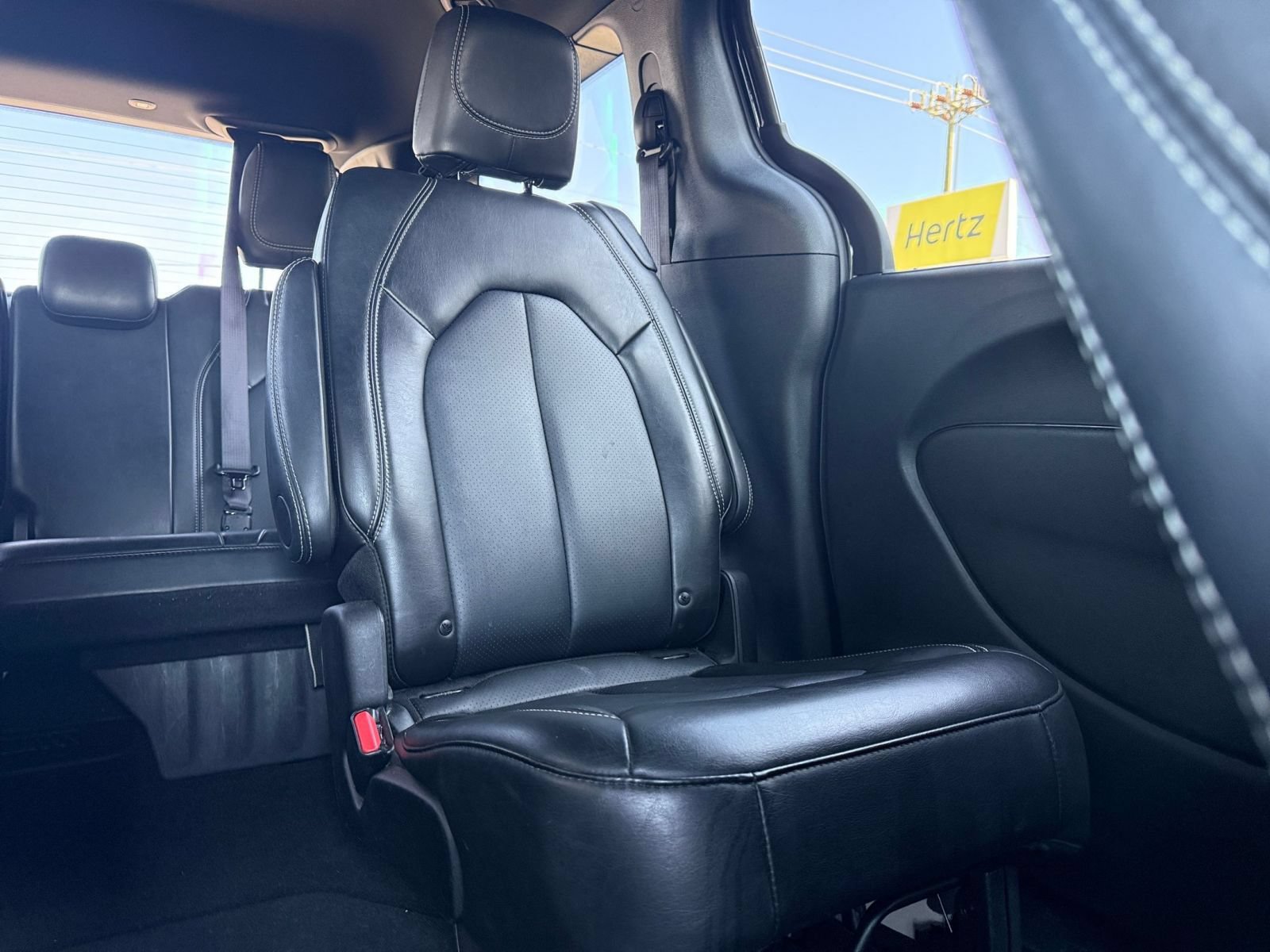 Used 2025 Chrysler Pacifica Select FWD image 39