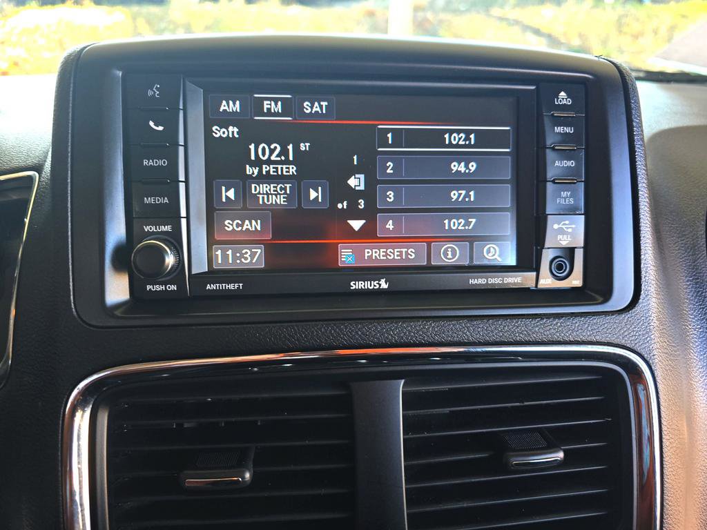 Used 2018 Dodge Grand Caravan SE w/ UConnect Hands-Free Group image 14