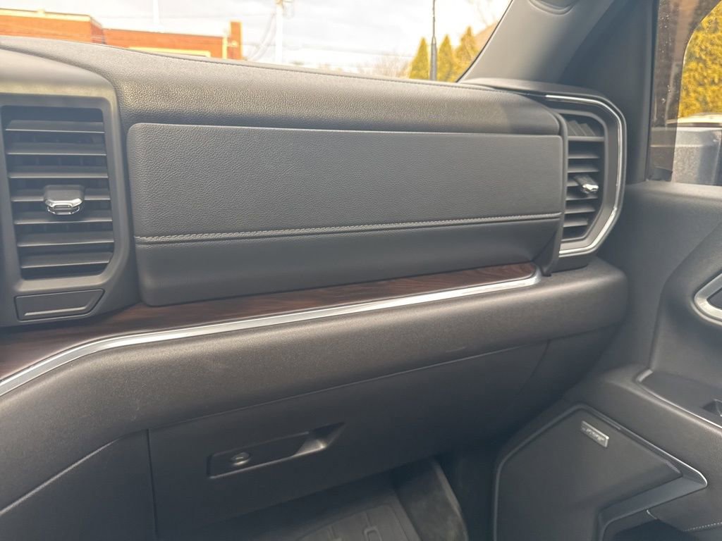 Used 2025 GMC Sierra 2500 SLT image 25