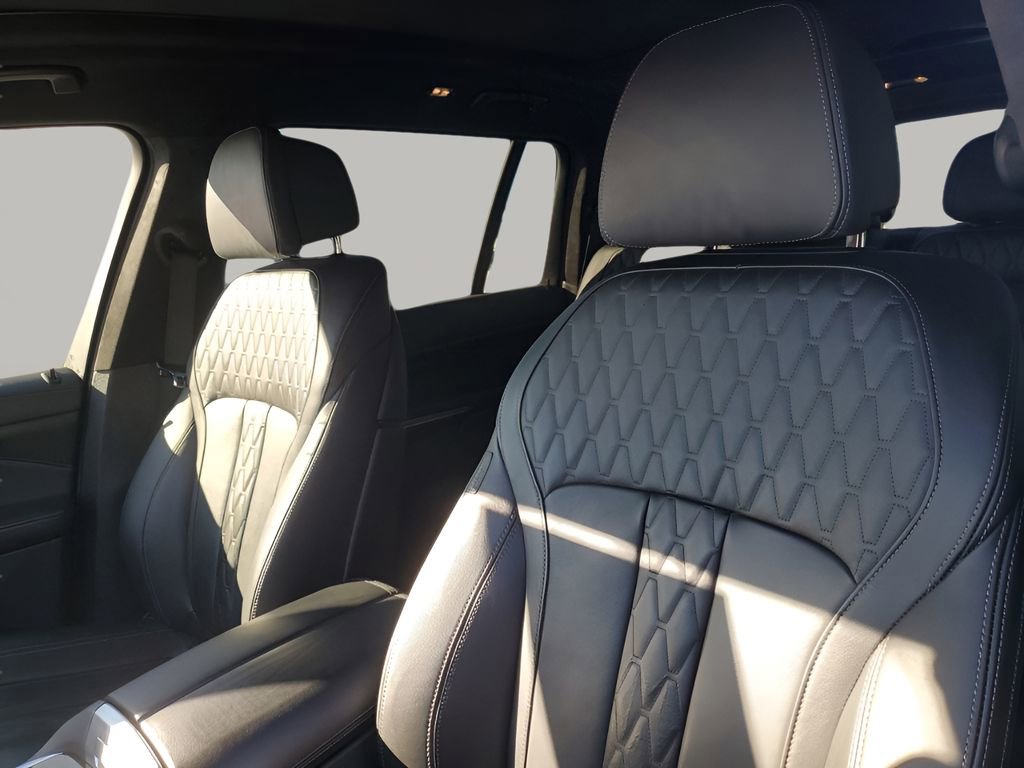 Used 2023 BMW X7 xDrive40i w/ M Sport Package image 30