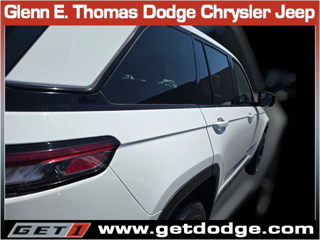 Used 2023 Jeep Grand Cherokee Limited w/ Black Appearance Package RWD image 10