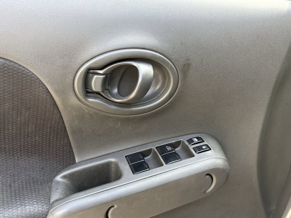 Used 2010 Nissan Cube 1.8 w/ Interior Designer Pkg FWD image 11
