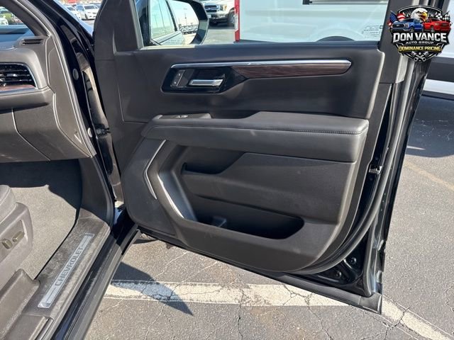 Used 2025 Chevrolet Suburban Z71 image 27