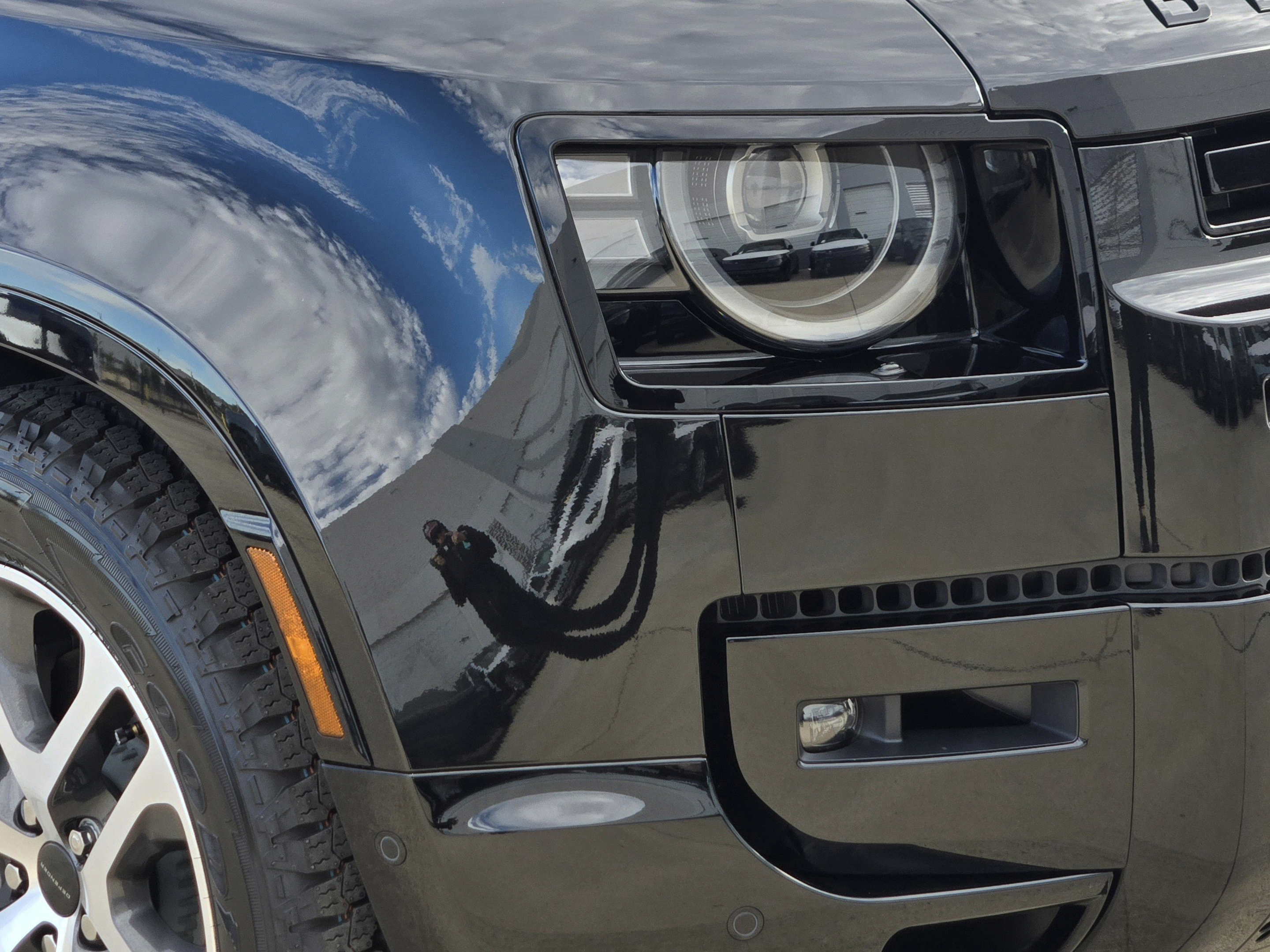 New 2026 Land Rover Defender 110 X-Dynamic SE AWD/4WD image 24