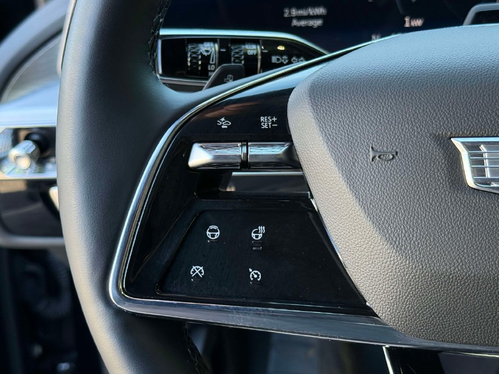Used 2025 Cadillac Lyriq Luxury w/ LPO, Floor Liner Package AWD/4WD image 33