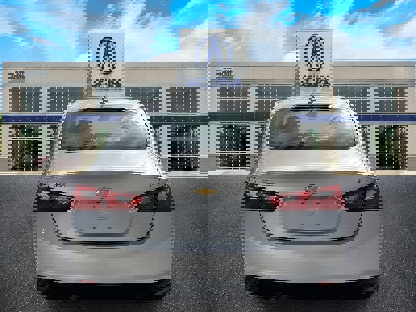 Used 2017 Chevrolet Malibu LT image 4