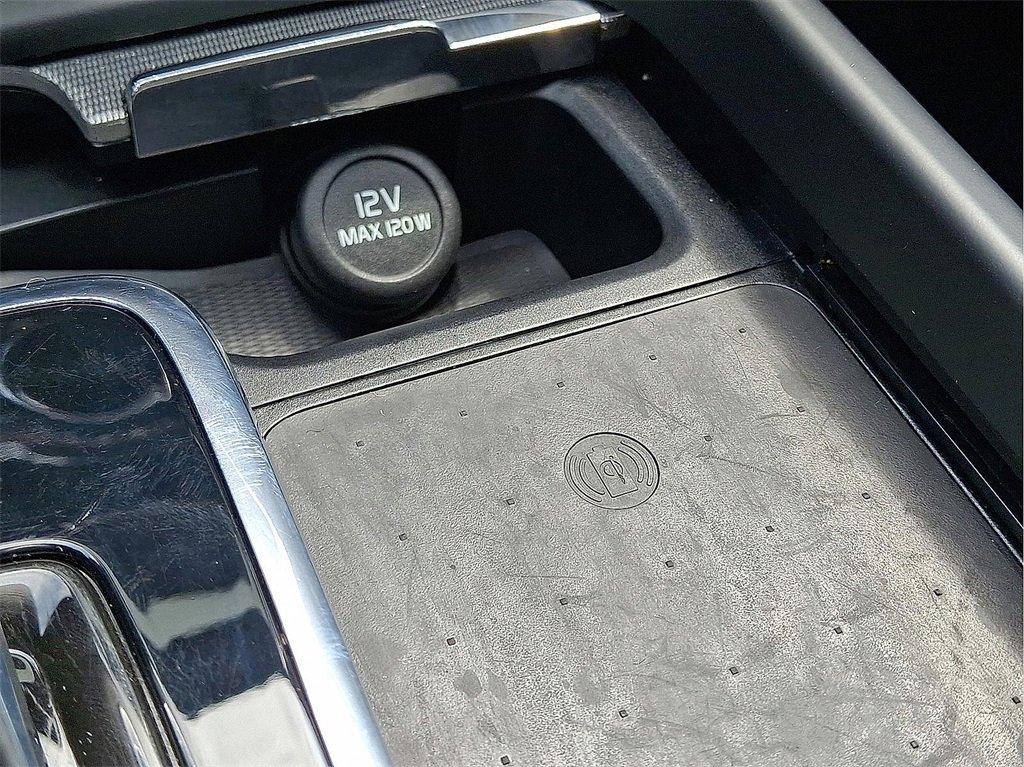 Used 2022 Volvo XC60 T8 R-Design w/ Advanced Package image 26