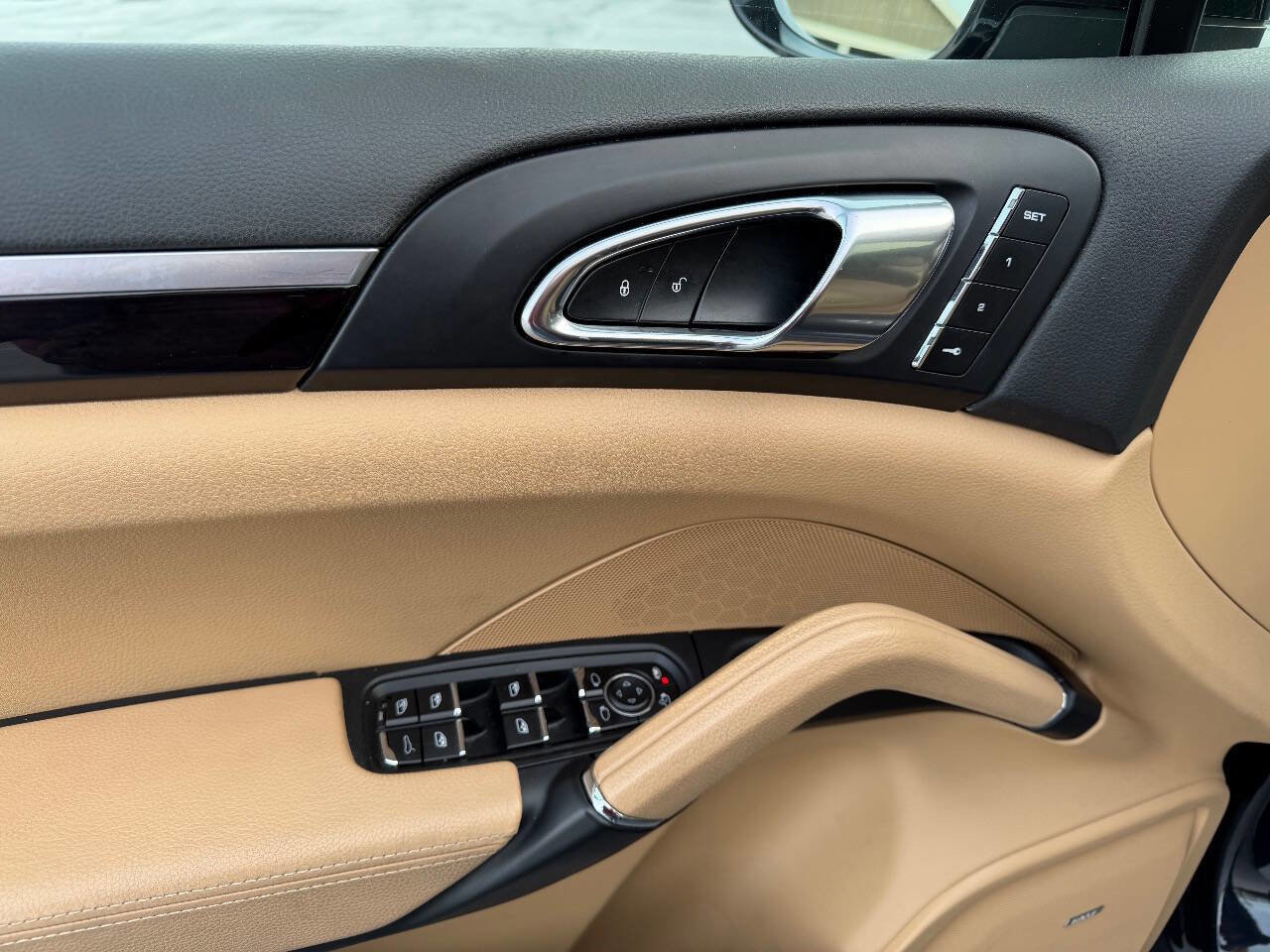 Used 2016 Porsche Cayenne Base AWD 4dr SUV image 11