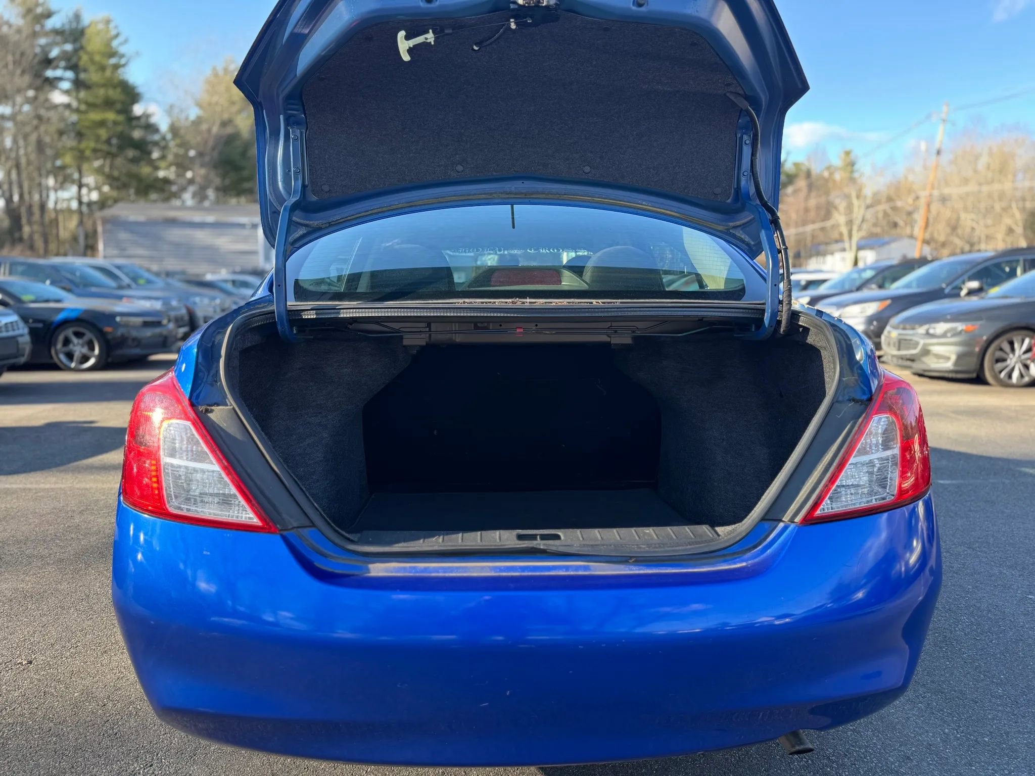 Used 2012 Nissan Versa SV image 11