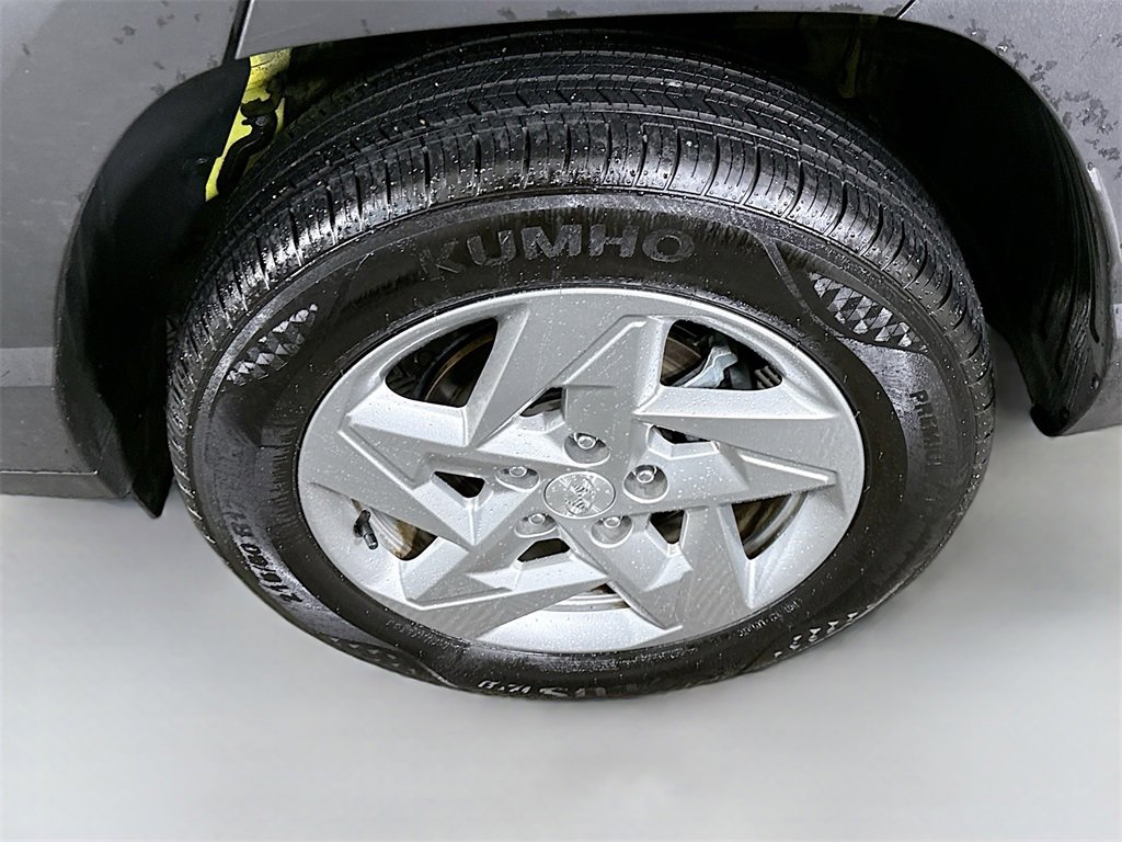 Certified 2025 Hyundai Kona SE image 32