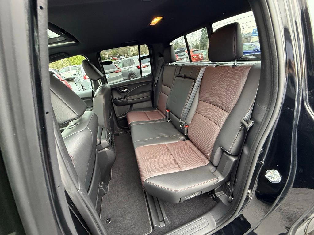 Certified 2025 Honda Ridgeline Black Edition image 17
