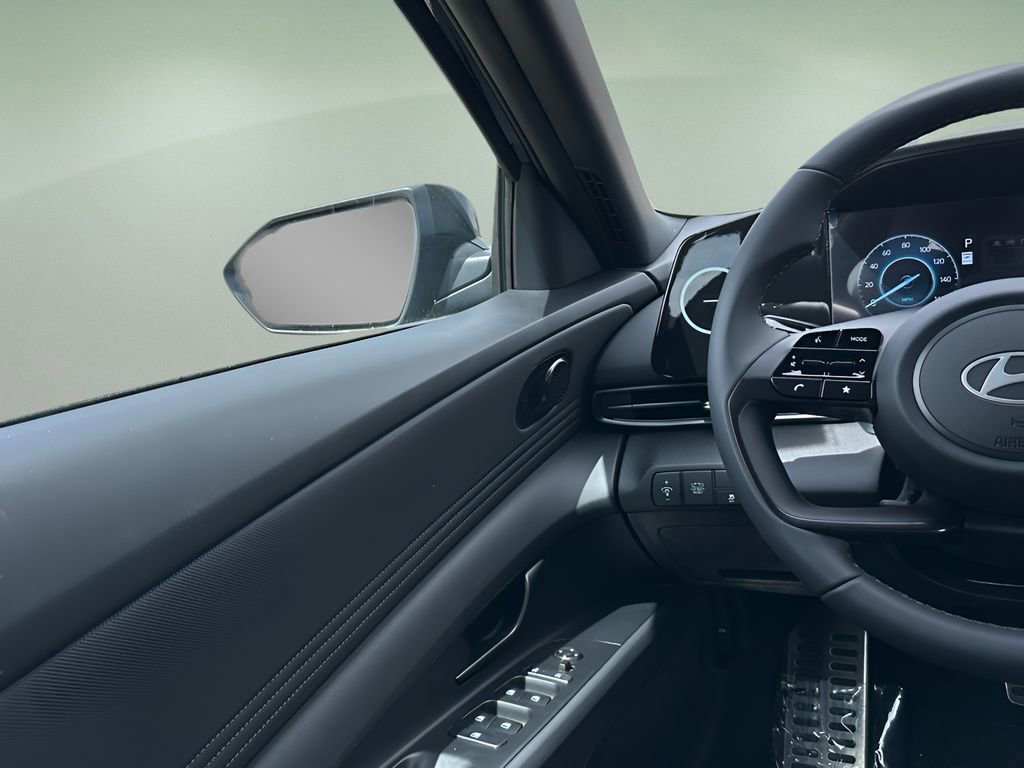 New 2025 Hyundai Elantra SEL image 18