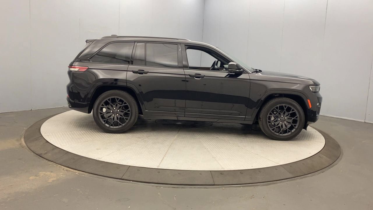 Used 2025 Jeep Grand Cherokee Summit w/ Obsidian Package AWD/4WD image 6