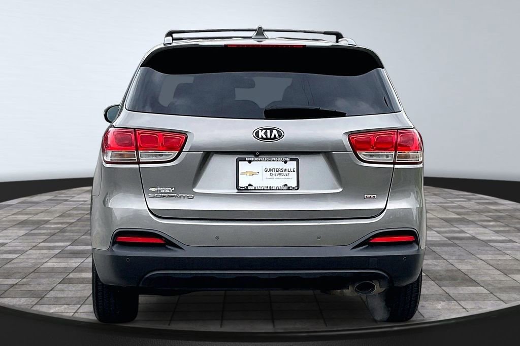 Used 2017 Kia Sorento FWD w/ LX Convenience Package image 4