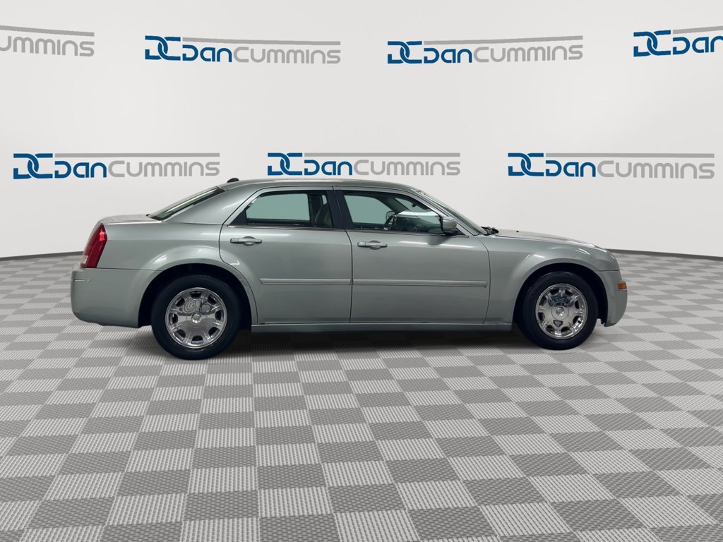 Used 2005 Chrysler 300 Touring RWD image 9