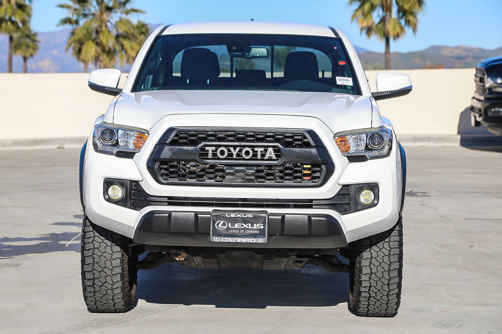 Used 2018 Toyota Tacoma TRD Off-Road image 2