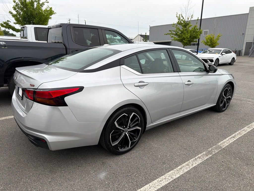 Used 2024 Nissan Altima 2.5 SR FWD image 7