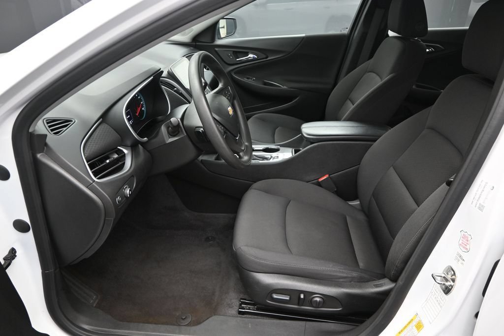 Used 2023 Chevrolet Malibu LT FWD image 17