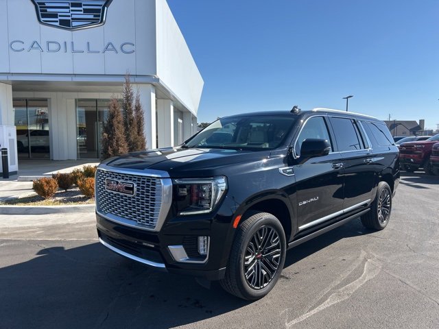Used 2021 GMC Yukon XL Denali w/ Denali Ultimate Package image 2
