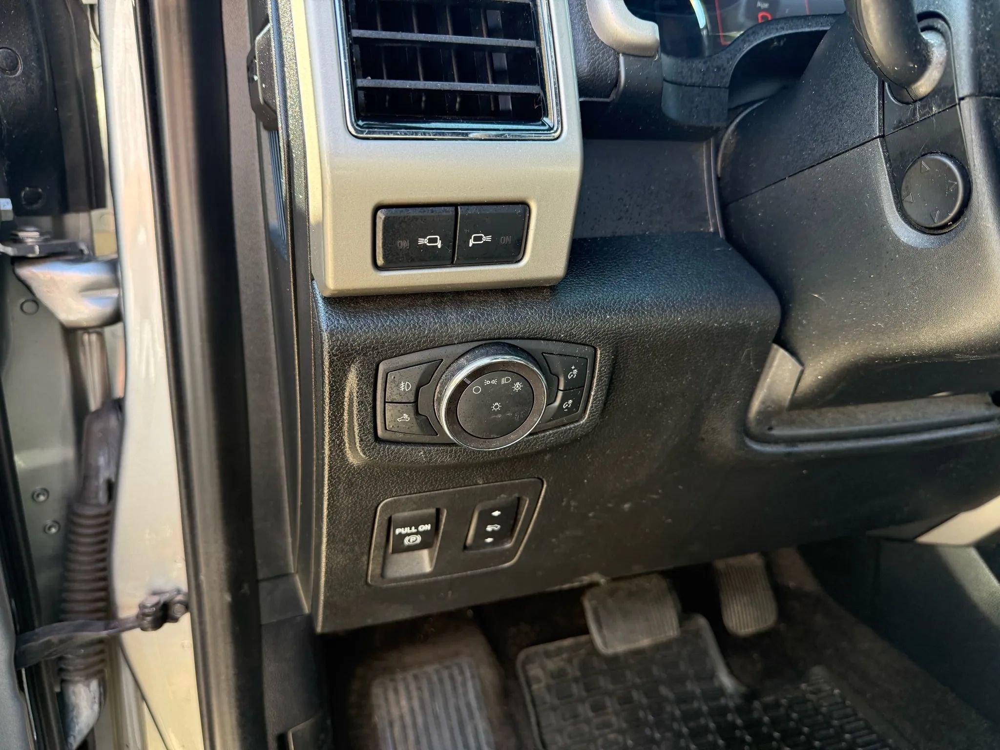 Used 2020 Ford F150 Lariat w/ Equipment Group 502A Luxury image 25