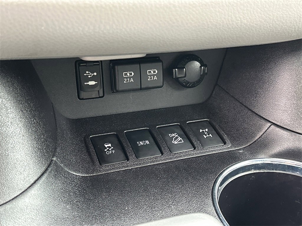 Used 2019 Toyota Highlander XLE image 31
