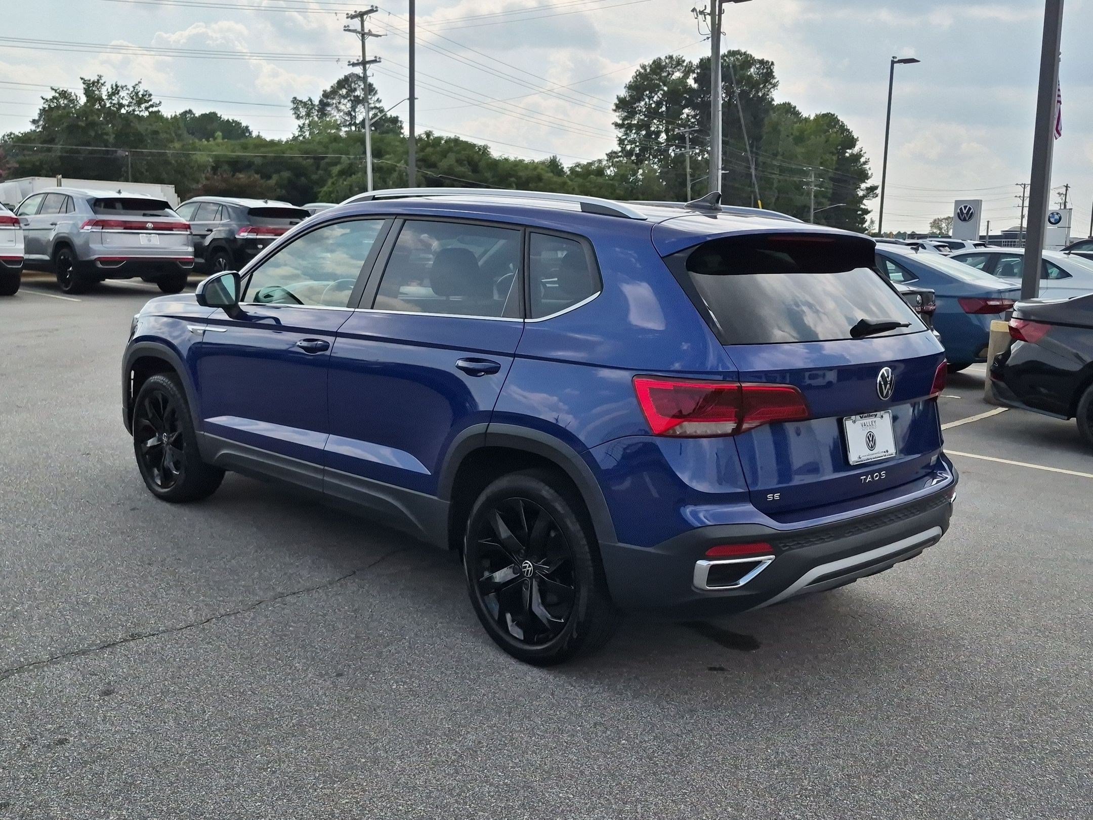 Used 2023 Volkswagen Taos SE FWD image 5