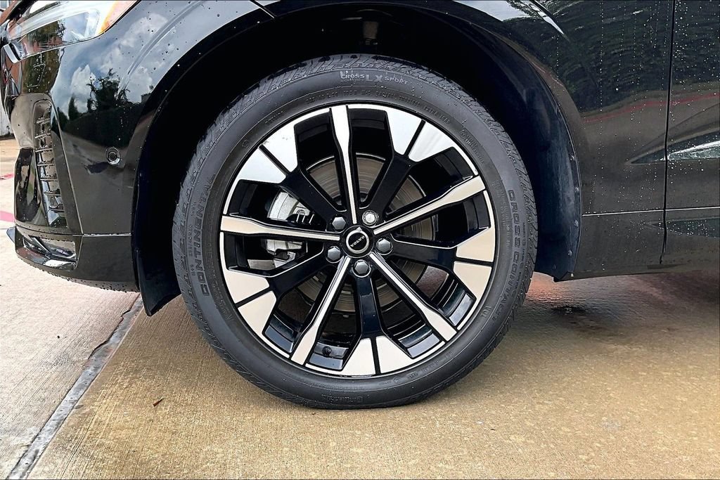 Certified 2026 Volvo XC60 B5 Plus AWD/4WD image 11