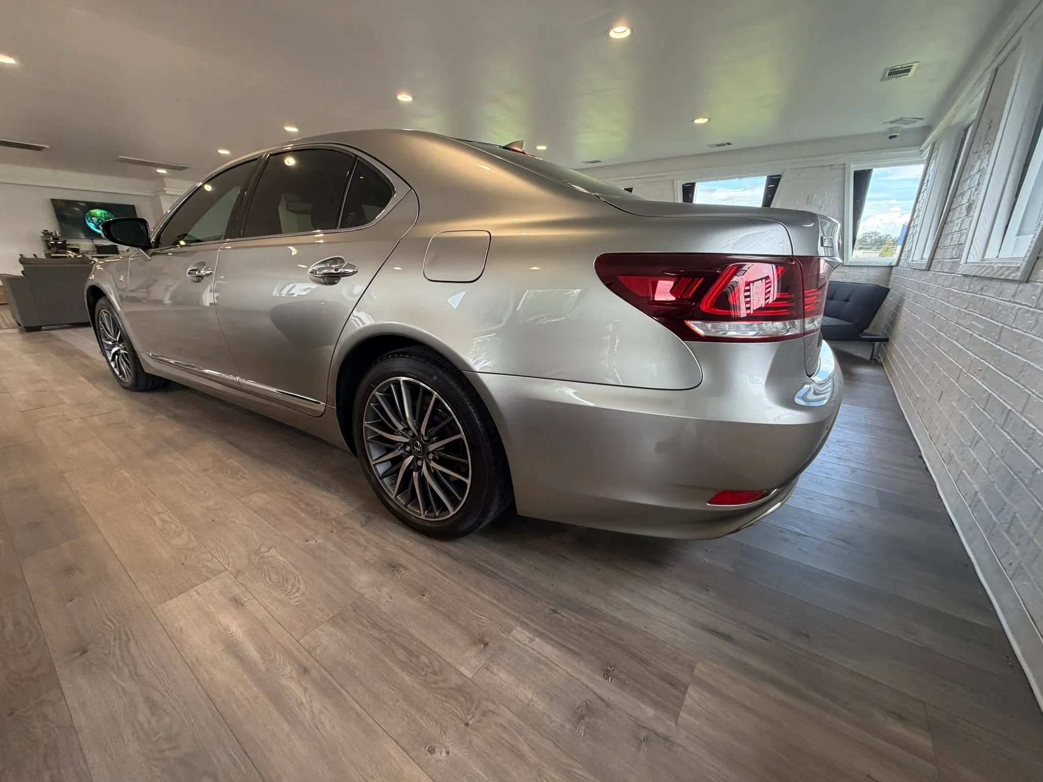 Used 2016 Lexus LS 460 w/ F Sport Package RWD image 2