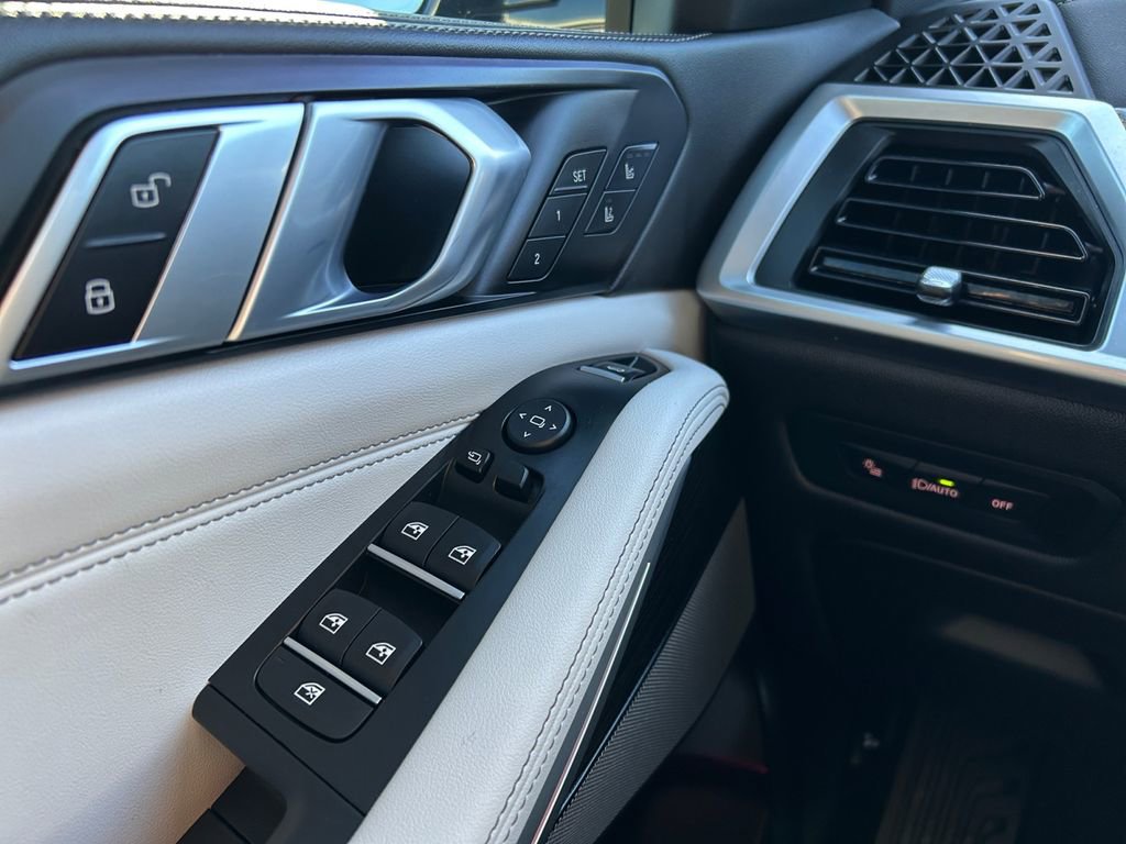 Used 2026 BMW X5 xDrive40i w/ M Sport Package image 19