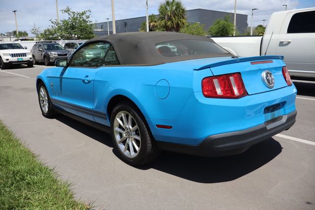 Used 2010 Ford Mustang Convertible image 3