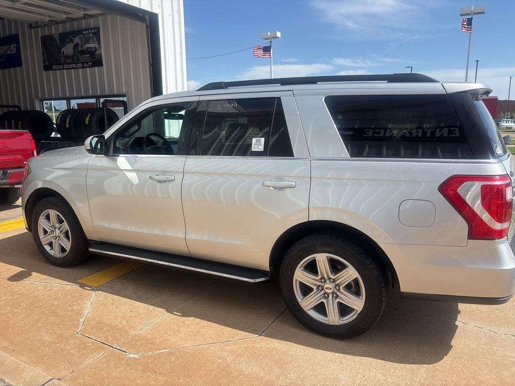 Used 2018 Ford Expedition XLT w/ Equipment Group 202A AWD/4WD image 6