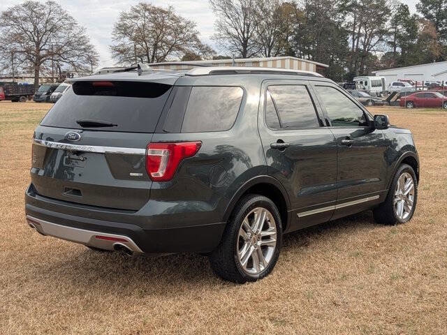 Used 2016 Ford Explorer XLT w/ Equipment Group 202A image 3